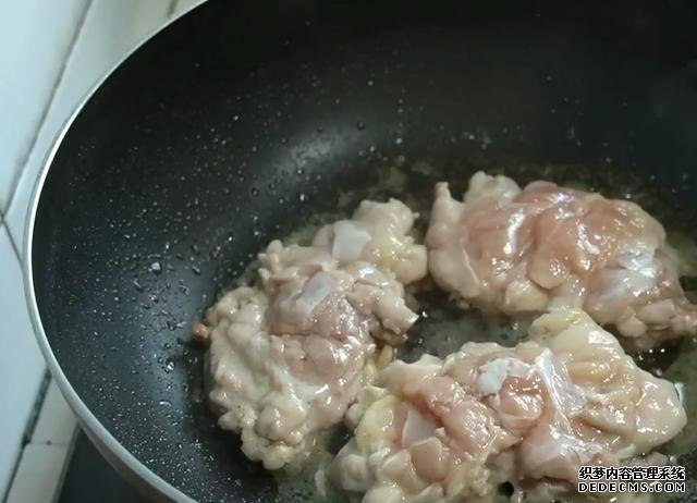 雞腿的新吃法，不蒸不煮不烤，不用一滴油，外香內(nèi)酥太好吃了