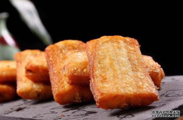煎帶魚時(shí)，有人裹面粉，有人裹淀粉，大廚：都不對(duì)，教你最香做法
