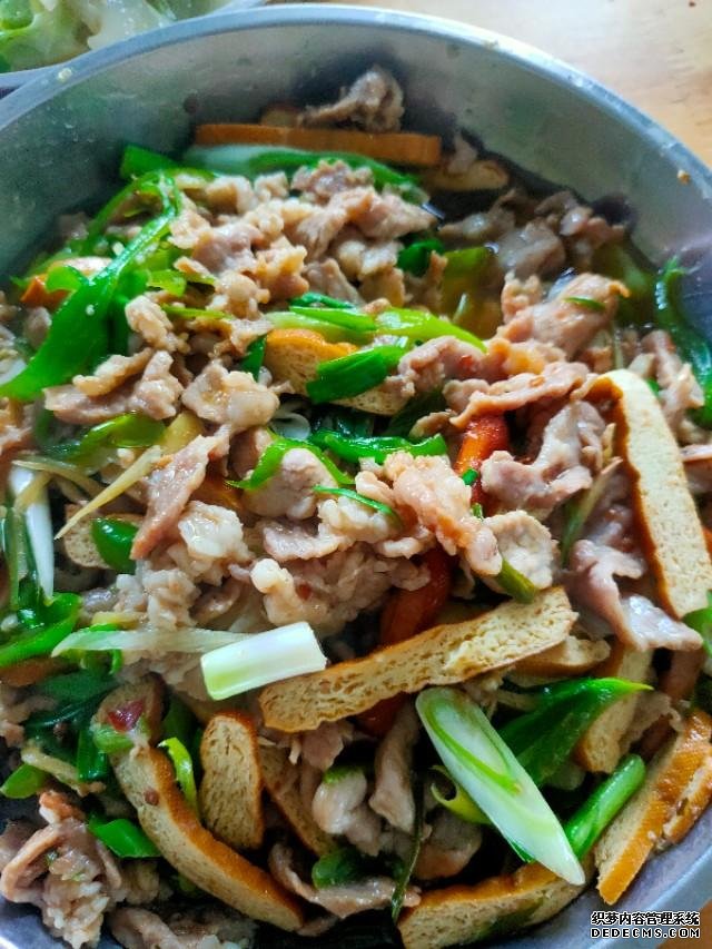 工地農(nóng)民工，必備的下飯菜，安逸