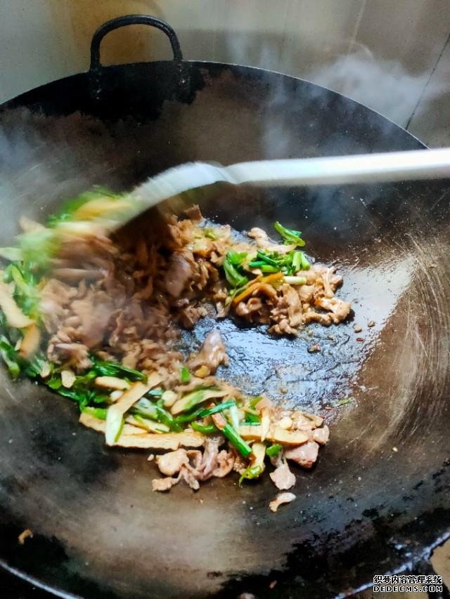 工地農(nóng)民工，必備的下飯菜，安逸