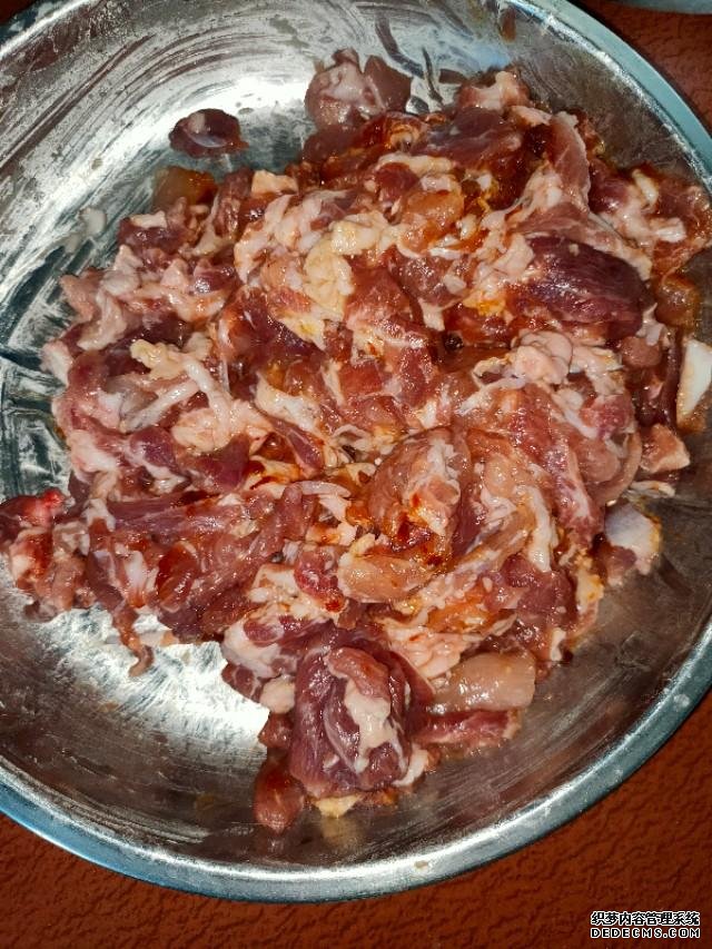 工地農(nóng)民工，必備的下飯菜，安逸