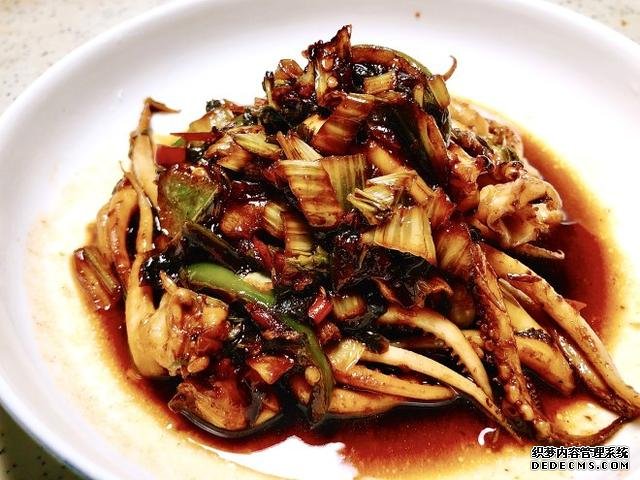 同學(xué)聚會(huì)點(diǎn)了9個(gè)菜，滿滿家鄉(xiāng)記憶，每道都搶手，女生也能吃3碗飯