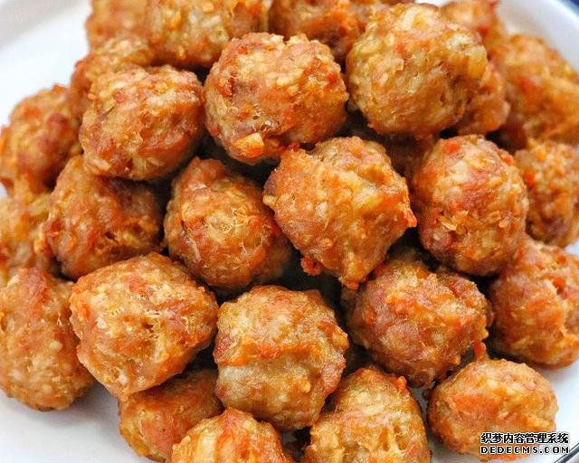 同學(xué)聚會(huì)點(diǎn)了9個(gè)菜，滿滿家鄉(xiāng)記憶，每道都搶手，女生也能吃3碗飯