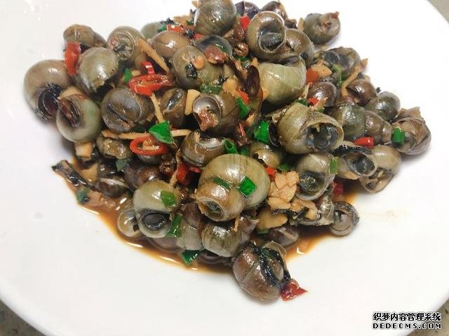同學(xué)聚會(huì)點(diǎn)了9個(gè)菜，滿滿家鄉(xiāng)記憶，每道都搶手，女生也能吃3碗飯