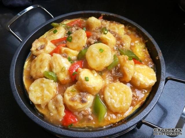 同學(xué)聚會(huì)點(diǎn)了9個(gè)菜，滿滿家鄉(xiāng)記憶，每道都搶手，女生也能吃3碗飯