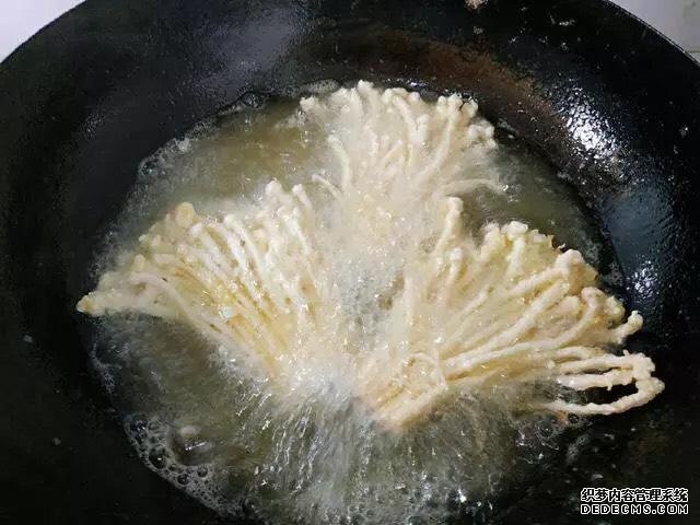 竟然被五塊錢的金針菇撩到了，怎么從來(lái)沒(méi)想到還能這樣做？