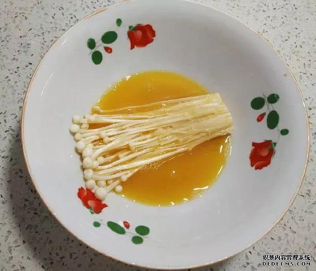 竟然被五塊錢的金針菇撩到了，怎么從來(lái)沒(méi)想到還能這樣做？