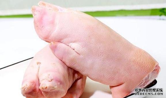 買豬蹄時，前腳和后腳口感差別大，方法教給你，可別買錯了