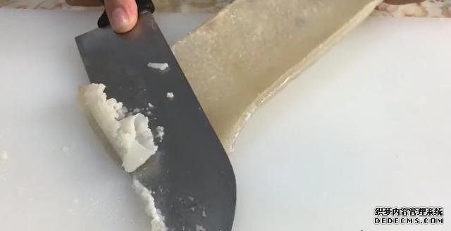 豬皮別再做豬皮凍了，教你新吃法，1瓶啤酒搞定，好吃好看又好做