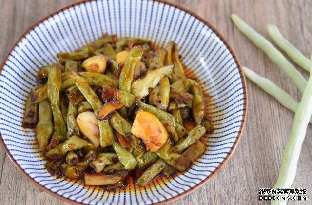 這幾款虎皮菜，簡(jiǎn)直堪稱(chēng)下飯的神菜，一個(gè)人可以吃三碗。