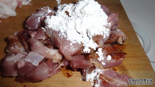 花菜燒肉做法，色香味俱全，能讓你多吃幾碗飯