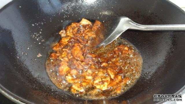花菜燒肉做法，色香味俱全，能讓你多吃幾碗飯
