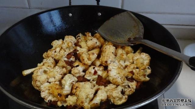 花菜燒肉做法，色香味俱全，能讓你多吃幾碗飯