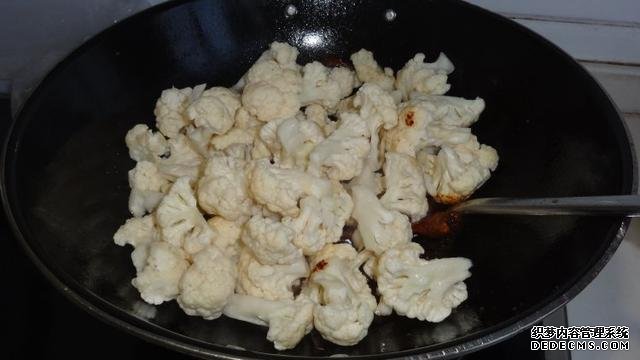 花菜燒肉做法，色香味俱全，能讓你多吃幾碗飯