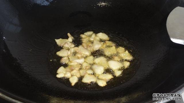 花菜燒肉做法，色香味俱全，能讓你多吃幾碗飯