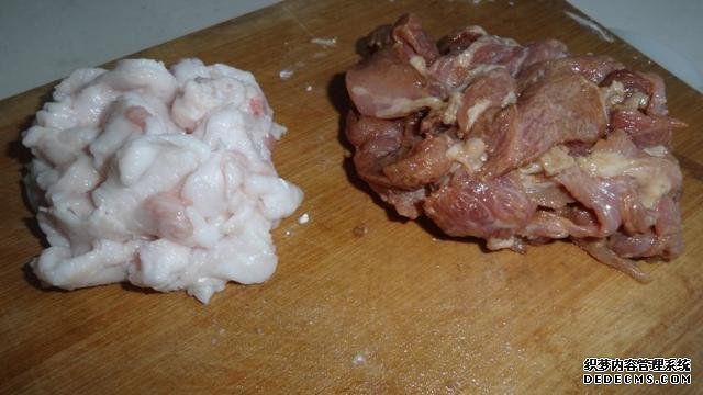花菜燒肉做法，色香味俱全，能讓你多吃幾碗飯