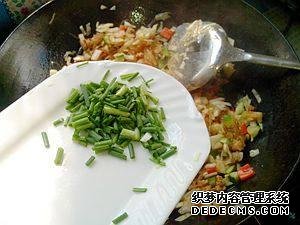 雜蔬肉末炒粉絲最好吃的做法，脆爽Q彈不粘鍋，色香味俱全