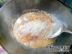 雜蔬肉末炒粉絲最好吃的做法，脆爽Q彈不粘鍋，色香味俱全