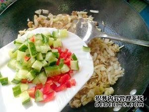 雜蔬肉末炒粉絲最好吃的做法，脆爽Q彈不粘鍋，色香味俱全