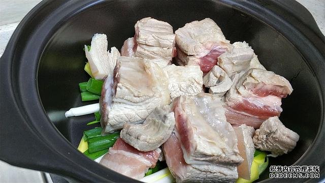 學(xué)會這樣做梨子燉肉，真是太香了，美味解饞超好吃，上桌就掃光