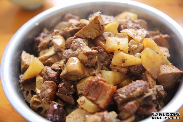 學(xué)會這樣做梨子燉肉，真是太香了，美味解饞超好吃，上桌就掃光