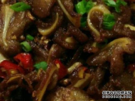 雞蛋肉末炒豆腐、臘味燜飯、辣炒脆骨這幾道家常菜的做法