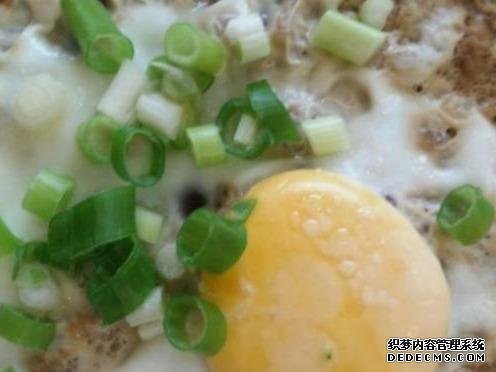 雞蛋肉末炒豆腐、臘味燜飯、辣炒脆骨這幾道家常菜的做法