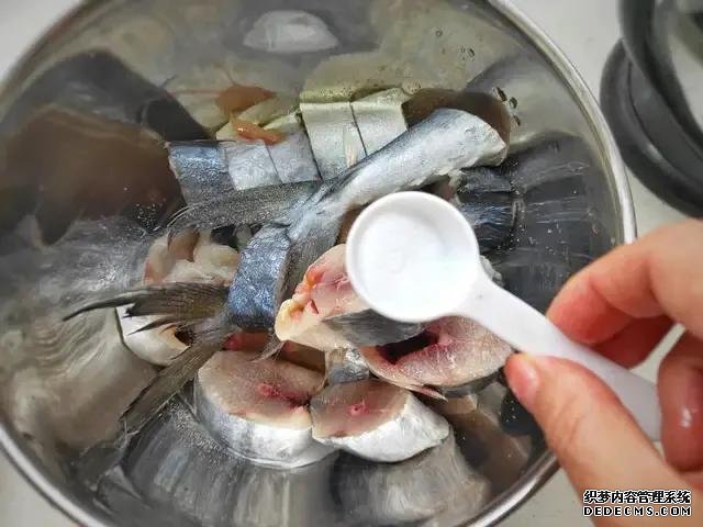 遇上這魚(yú)從不手軟，一買(mǎi)就是10斤，肉嫩刺少營(yíng)養(yǎng)高，每次都吃不夠
