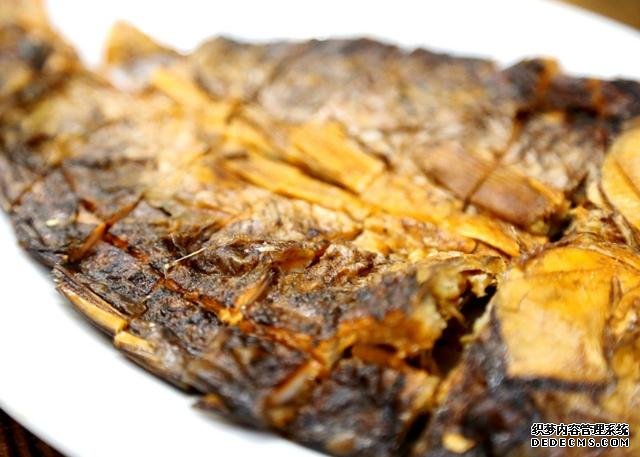 鯽魚我只服這樣做，稍微腌制風干，做好一次可以吃上半年