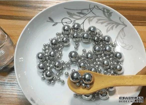 假如世上只剩下這幾種難吃的童年零食，你會(huì)選哪個(gè)吃？