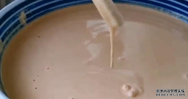 大米換種新吃法，打入兩個雞蛋，不煮飯不熬粥，出鍋孩子超愛吃