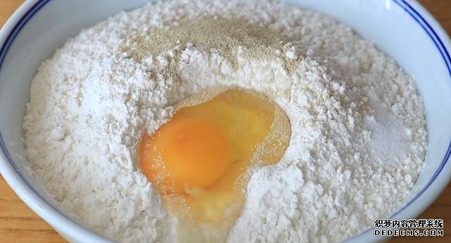 油條不要加泡打粉了，教你健康做法，個(gè)個(gè)空心蓬松，比買(mǎi)的還好吃