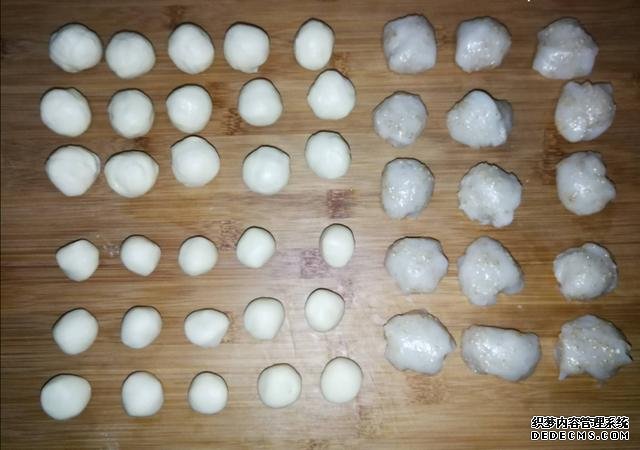 一碗面粉，一把芝麻，老婆餅在家做，不出門也能吃到，酥到掉渣