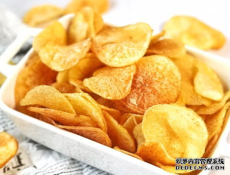 家庭炸薯片，成本不到2塊錢(qián)，金黃酥脆好吃還衛(wèi)生，學(xué)會(huì)不用買(mǎi)了