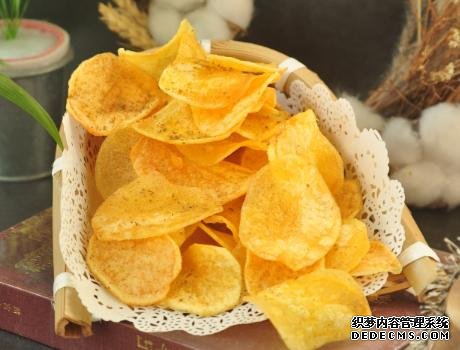 家庭炸薯片，成本不到2塊錢(qián)，金黃酥脆好吃還衛(wèi)生，學(xué)會(huì)不用買(mǎi)了