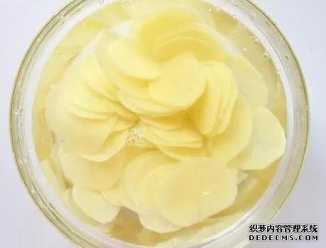 家庭炸薯片，成本不到2塊錢(qián)，金黃酥脆好吃還衛(wèi)生，學(xué)會(huì)不用買(mǎi)了