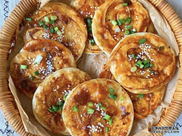 剩下的餃子皮不要扔，做成醬香濃郁的醬香餅，不用和面一次就成功