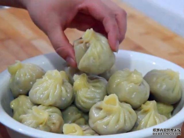 教你做個(gè)懶人小籠包，面都不用揉，個(gè)個(gè)皮薄餡大，一口咬下去爆汁