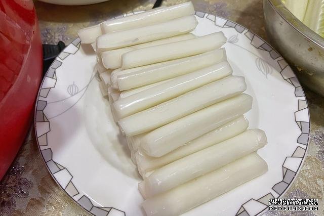 假期快結(jié)束，家里食材剩太少，湊齊食材，也要做頓簡單“大餐”