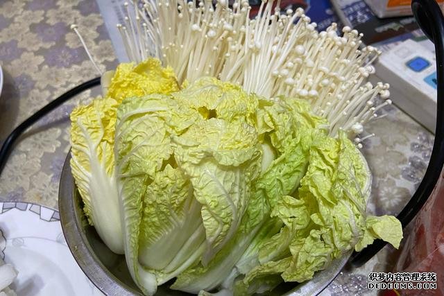假期快結(jié)束，家里食材剩太少，湊齊食材，也要做頓簡單“大餐”