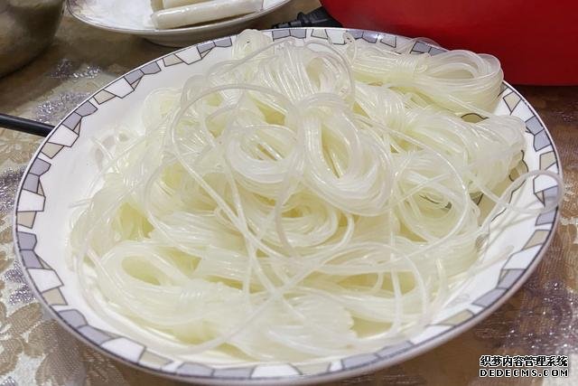 假期快結(jié)束，家里食材剩太少，湊齊食材，也要做頓簡單“大餐”