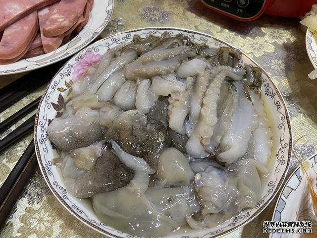 假期快結(jié)束，家里食材剩太少，湊齊食材，也要做頓簡單“大餐”
