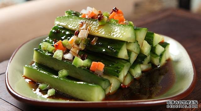 15道葷菜熱菜做法，10道涼菜下酒菜做法，簡(jiǎn)單易做，待客備用