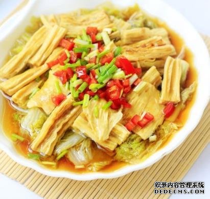 美食推薦：娃娃菜腐竹、咸蛋黃茶樹菇、薄荷羊肉、五香雞爪的做法