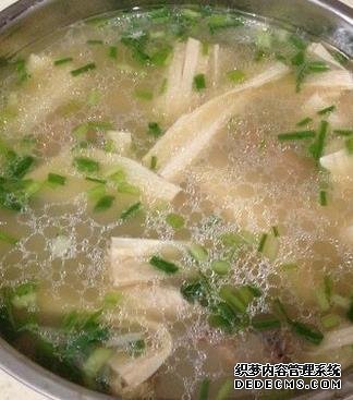 美食推薦：蒜香瓜藤、醬油炒木耳、菠菜炒肥牛、腐竹排骨湯的做法
