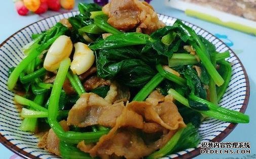 美食推薦：蒜香瓜藤、醬油炒木耳、菠菜炒肥牛、腐竹排骨湯的做法