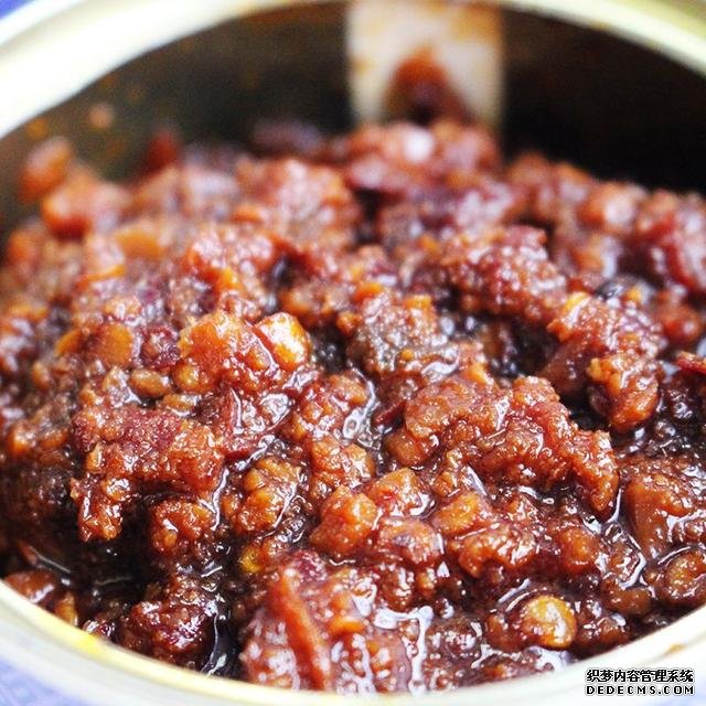 大連大嬸開醬燜小海鮮店，一開門就有人來排隊(duì)，食客：奔著醬料來