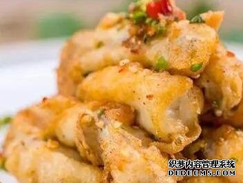 椒鹽九肚魚，虎皮青椒，秘制湘鍋雞這幾道家常菜的做法