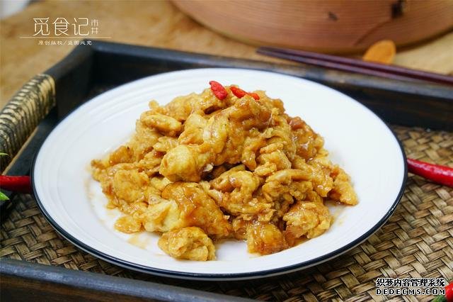 炒雞蛋，多加幾味料變螃蟹味，家人吃上癮的“賽螃蟹”，超下飯
