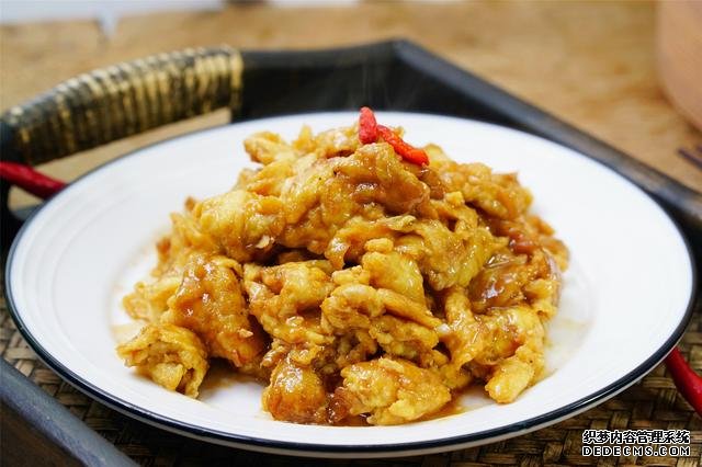 炒雞蛋，多加幾味料變螃蟹味，家人吃上癮的“賽螃蟹”，超下飯